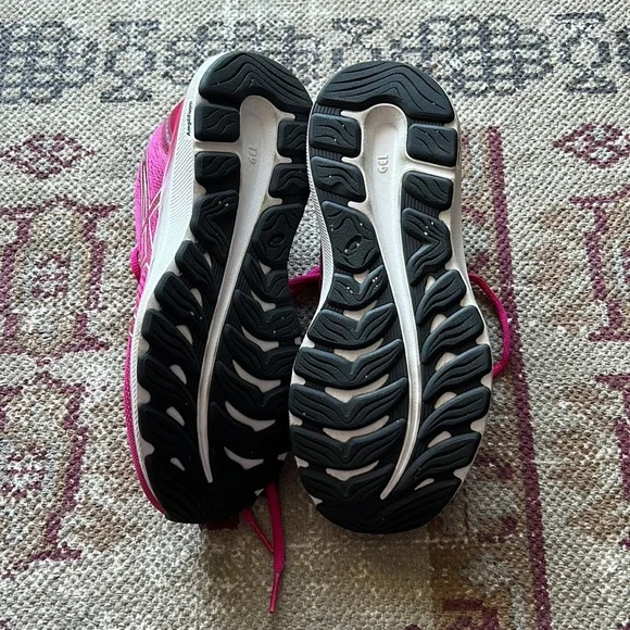 ASICS - Picture 2 of 3